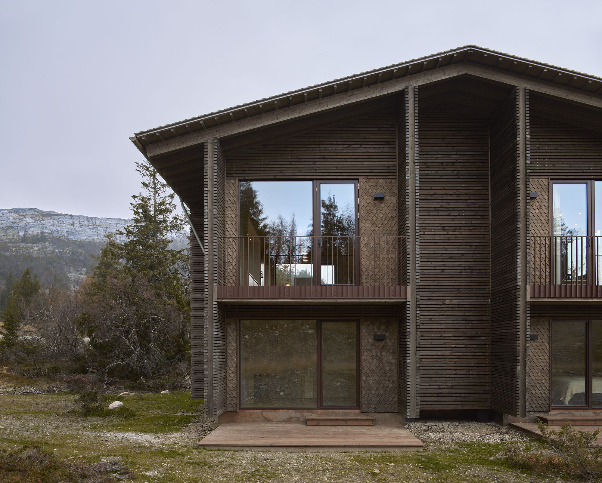 Moderne hytte på fjellet